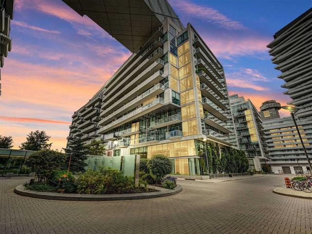 202 - 39 Queens Quay E