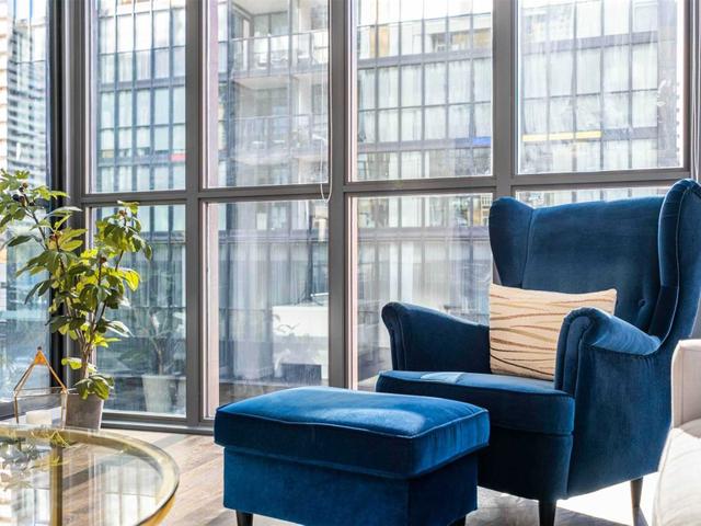 415 - 101 Charles St E