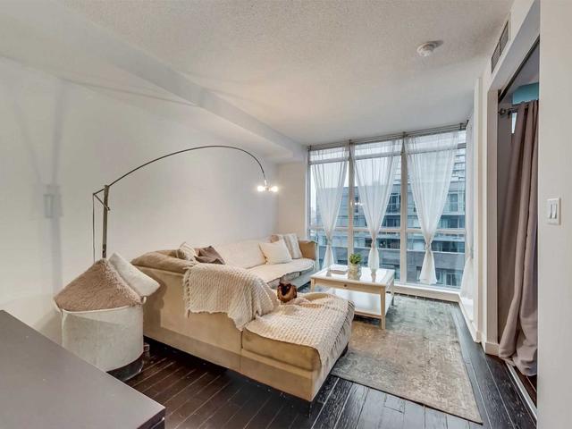 907 - 1171 Queen St W