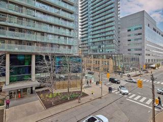 305 - 887 Bay St