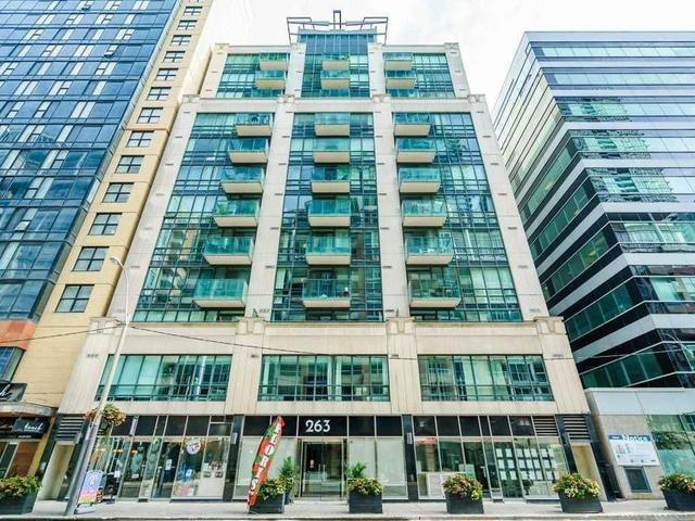 906 - 263 Wellington St W