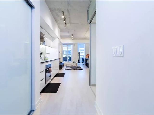 205 - 20 Gladstone Ave