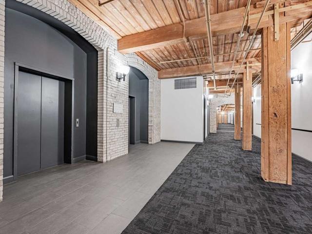 218 - 993 Queen St W