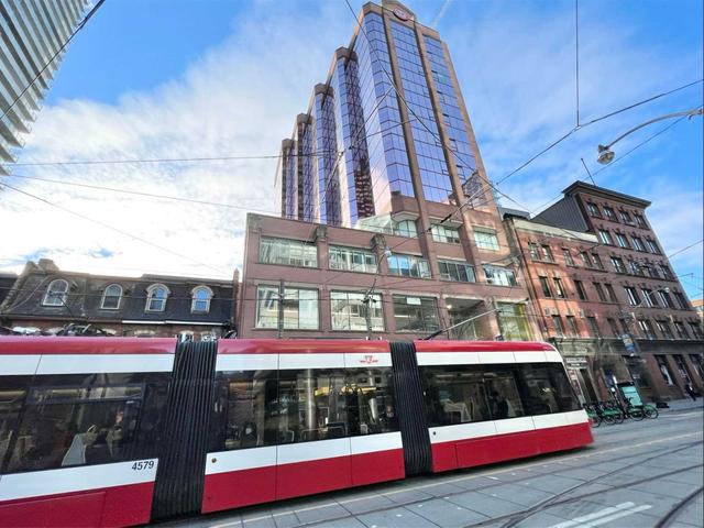 703 - 393 King St W