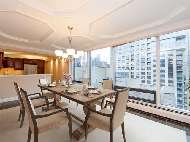 2106 - 30 Wellington St E