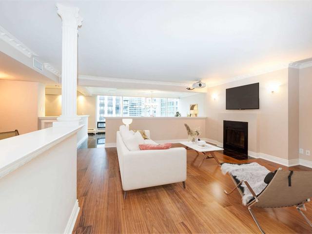 2106 - 30 Wellington St E