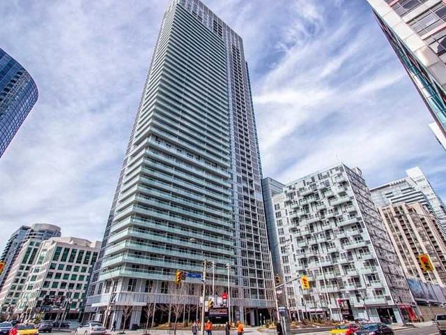 3810 - 300 Front St W