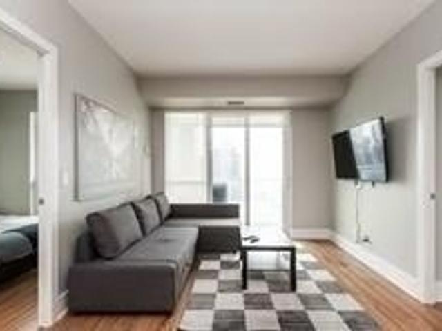 3810 - 300 Front St W