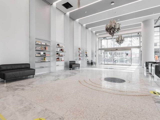 1233 - 8 Hillsdale Ave