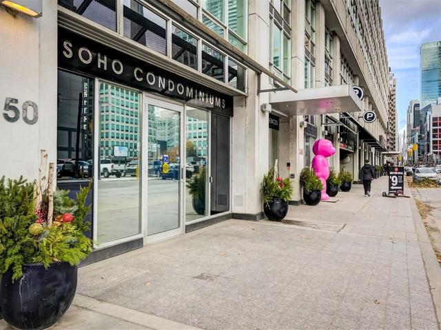 M24 - 350 Wellington St W