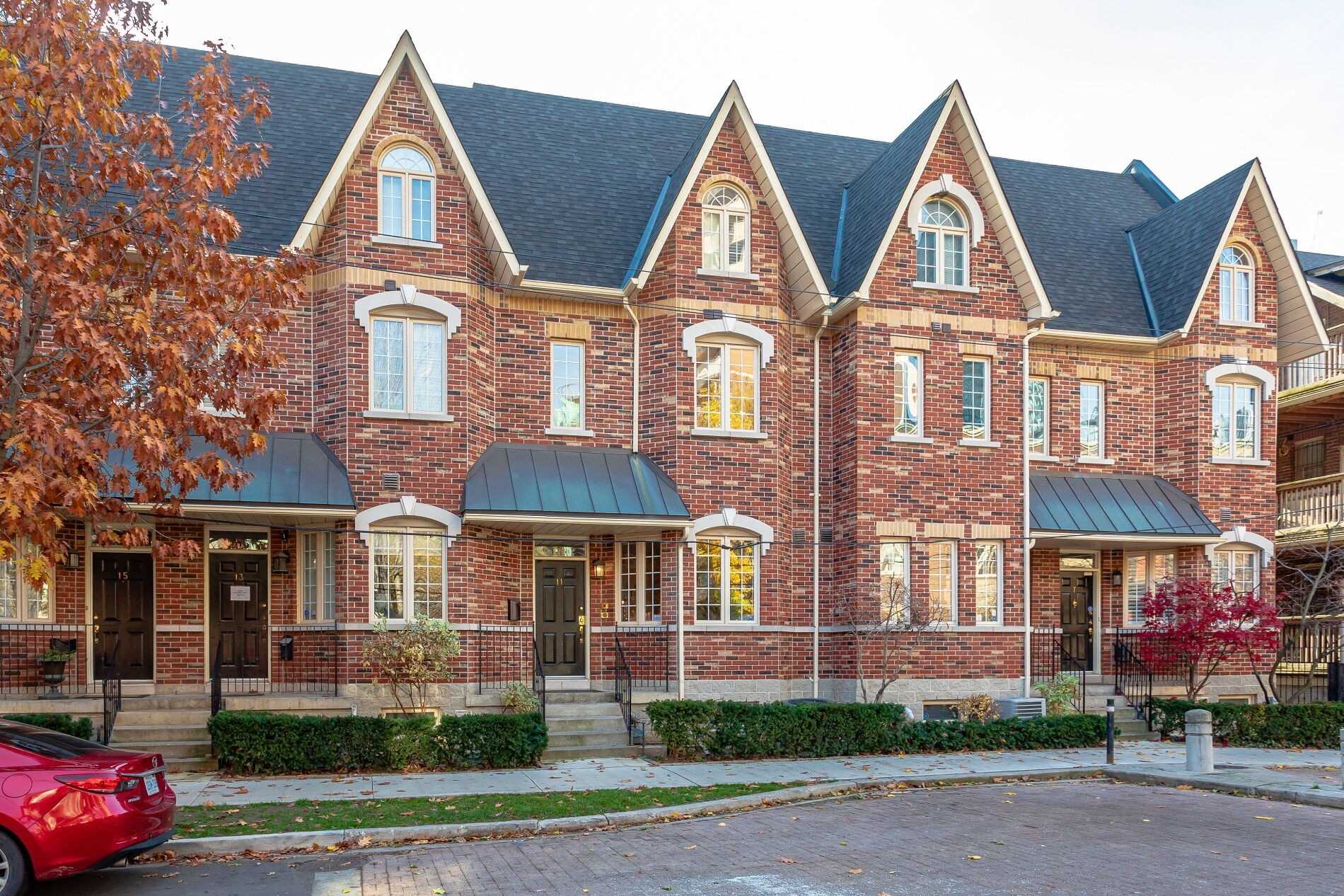 11 Earl St, Toronto Sold, C5441579 Condos.ca