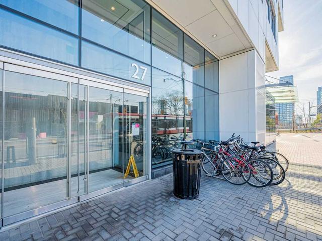 206W - 27 Bathurst St