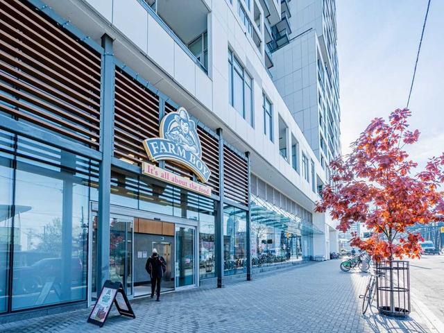 206W - 27 Bathurst St