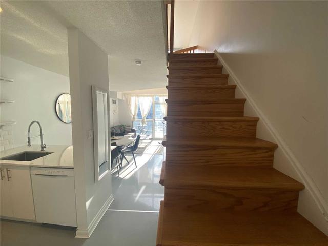 639 - 1029 King St W