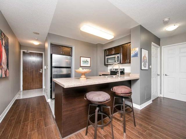 301 - 35 Hollywood Ave