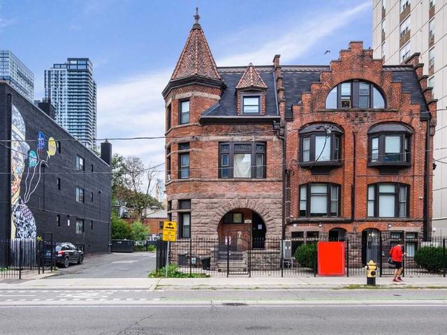 6 - 262 Sherbourne St