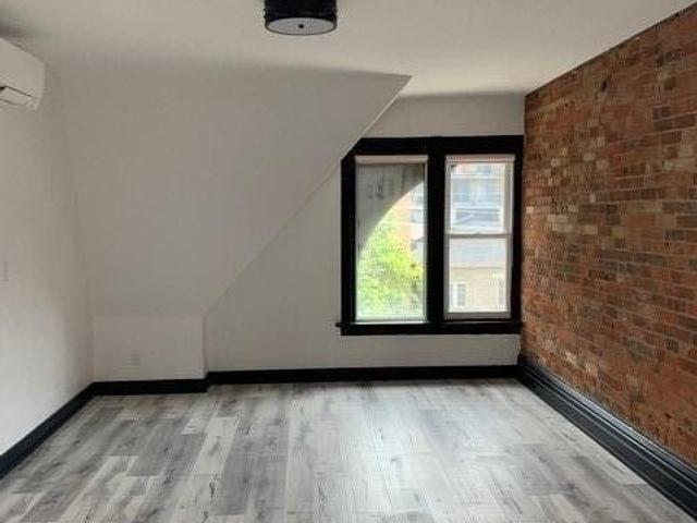 6 - 262 Sherbourne St