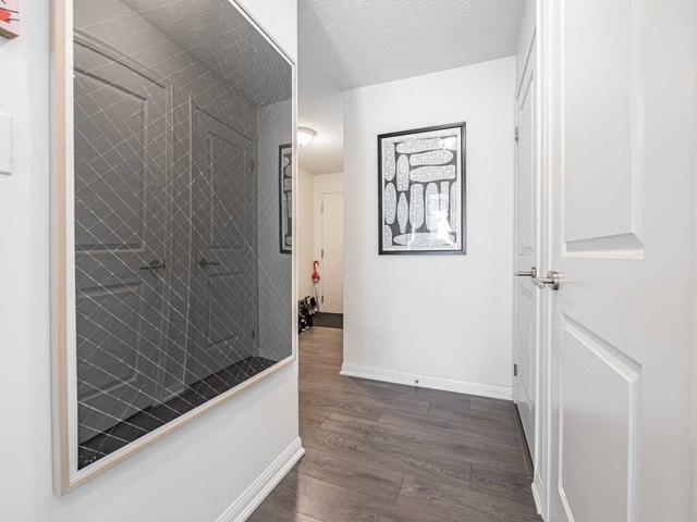 706 - 400 Adelaide  St