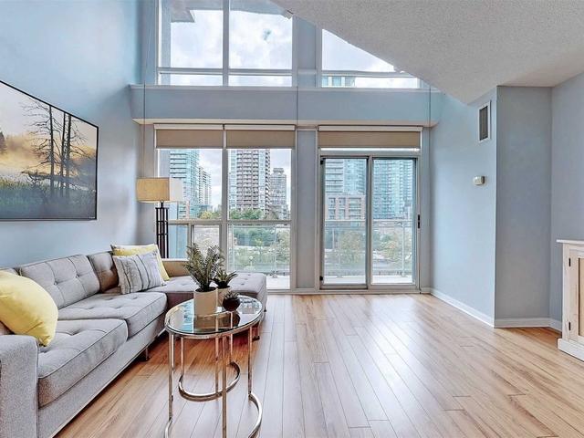 402 - 1029 King St W