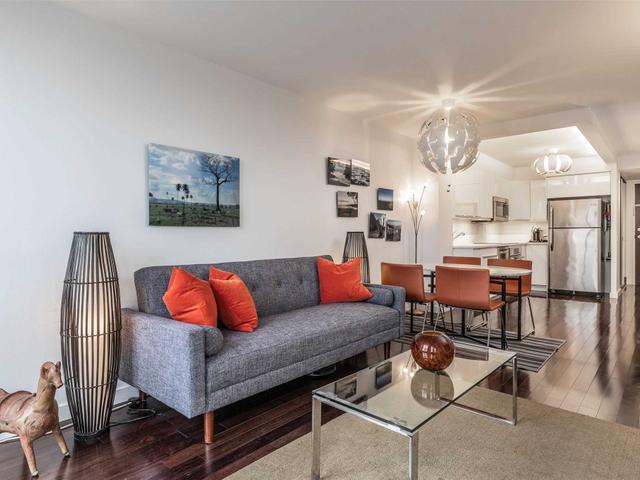 806 - 388 Bloor St E