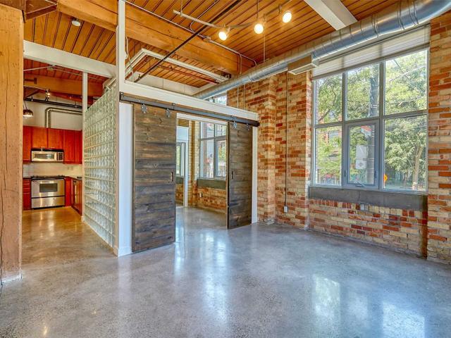 214 - 955 Queen St W