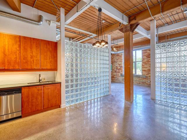 214 - 955 Queen St W