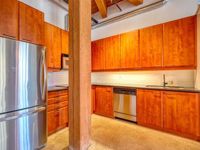 214 - 955 Queen St W