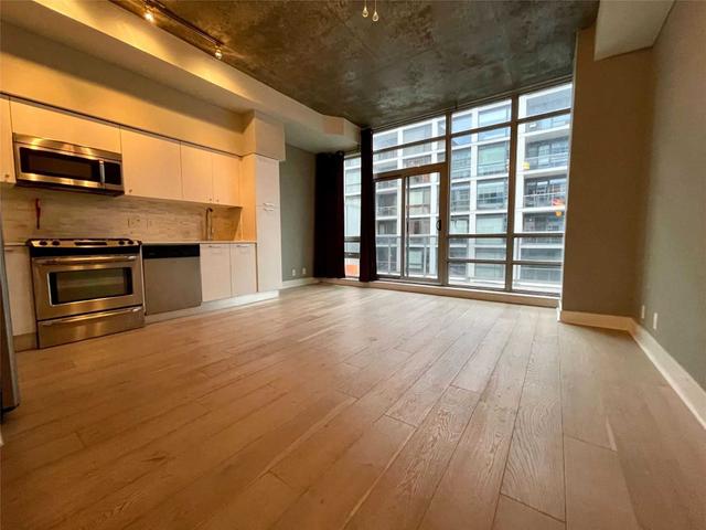 618 - 399 Adelaide St W