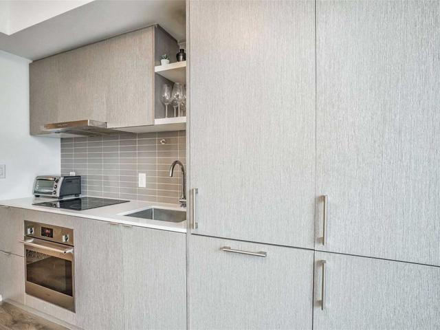 2208 - 100 Harbour St