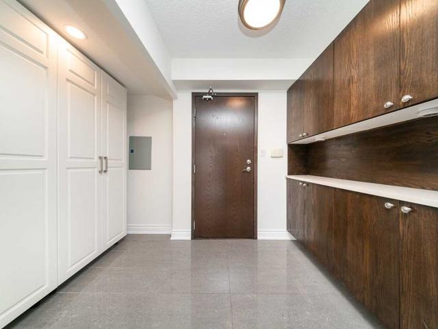 1611 - 30 Greenfield Ave