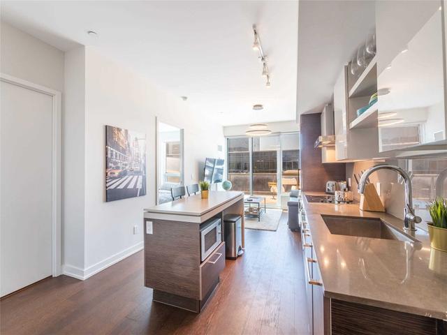 PH02 - 1030 King St W