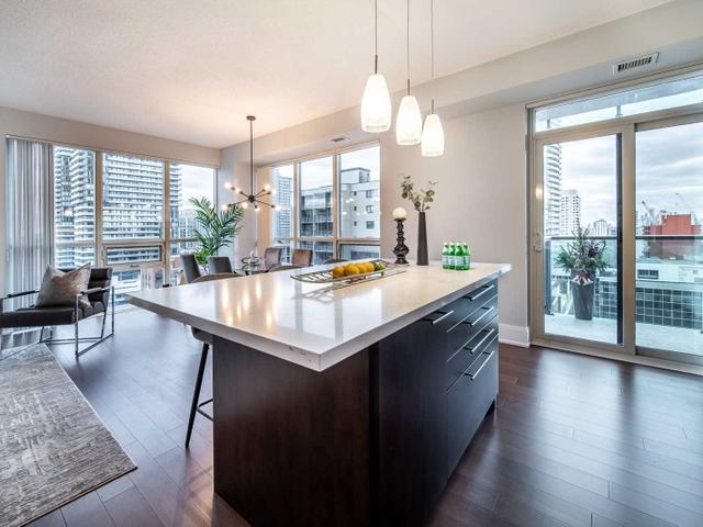 1414 - 70 Roehampton Ave