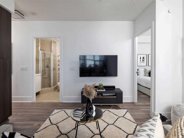 204 - 300 Front St W