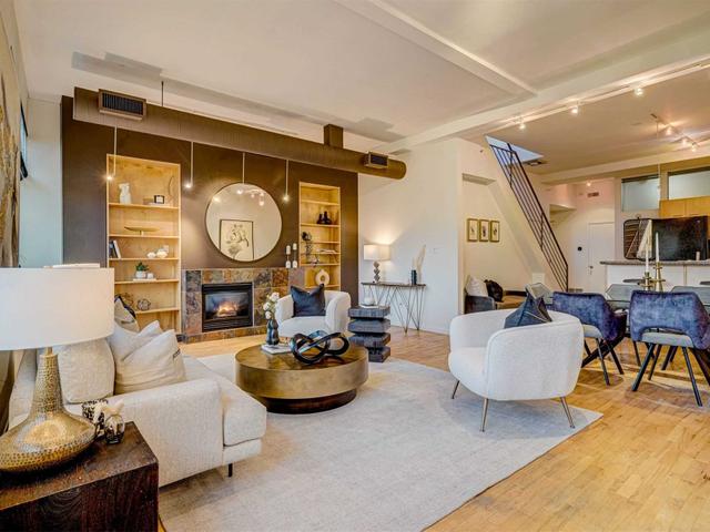 201 - 670 Richmond St W