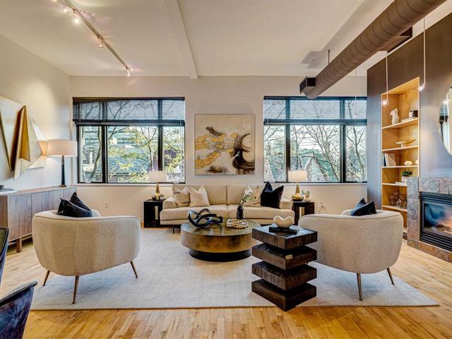 201 - 670 Richmond St W