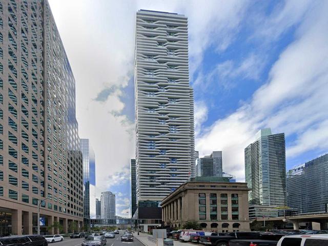 1405 - 100 Harbour St