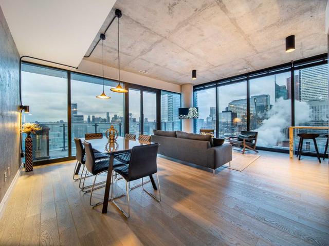 3802 - 224 King St W