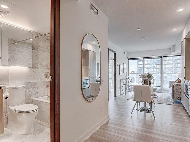 1107 - 17 Bathurst St