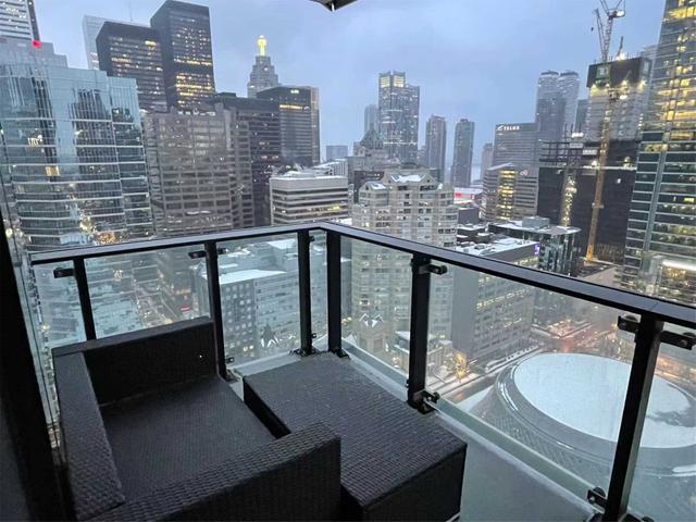 2704 - 224 King St W