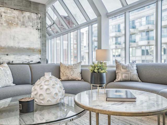 PH912 - 82 Lombard St