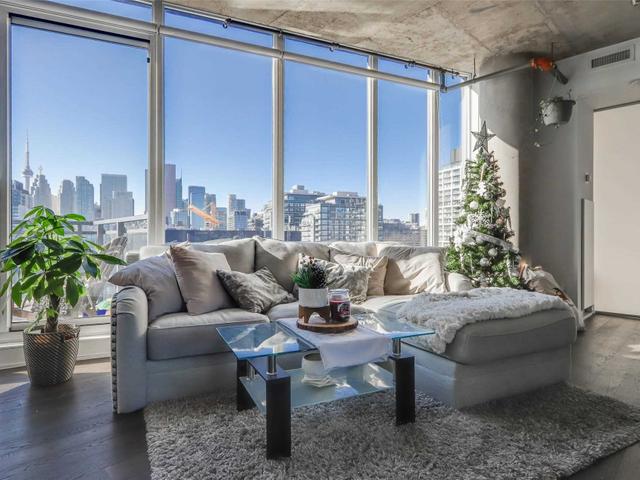 1412 - 318 King St E