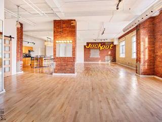 204 - 426 Queen St E
