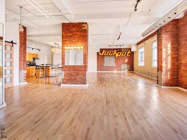 204 - 426 Queen St E