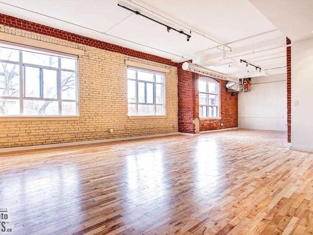 204 - 426 Queen St E