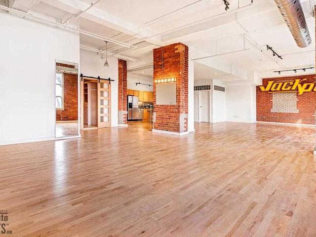 204 - 426 Queen St E