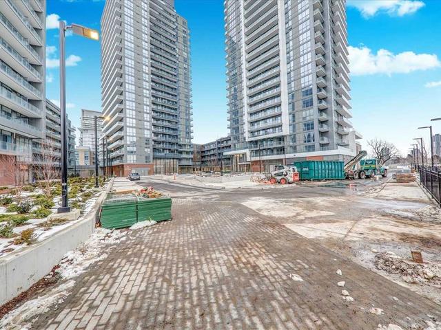 811 - 36 Forest Manor Rd