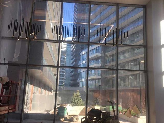 207 - 36 Forest Manor Rd