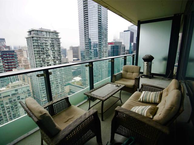 2702 - 224 King St W