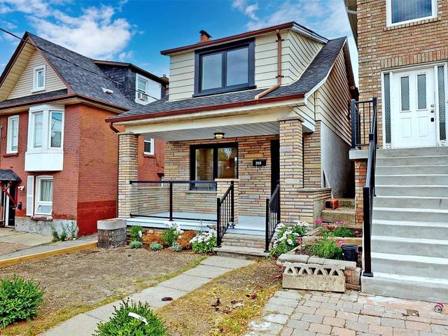 2115 Dufferin St
