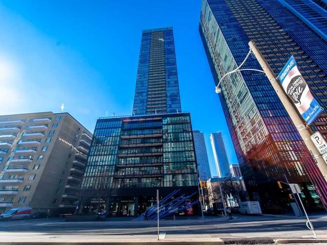 420 - 101 Charles St E